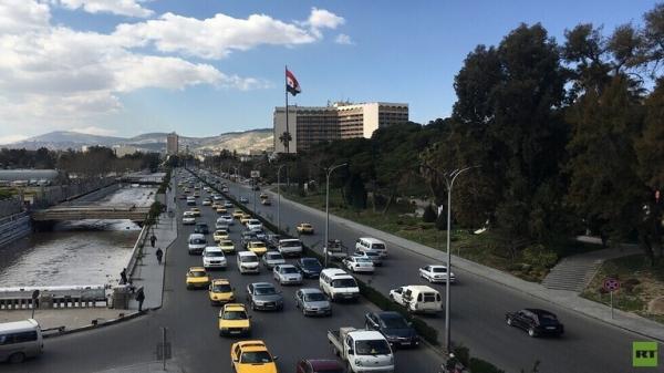 عجيب  يخترع سيارة تسير بالماء بدلا من الوقود