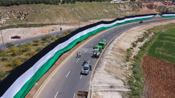 اﻷردن يدخل موسوعة غينيس للأرقام القياسية بأطول يافطة علم(صور)