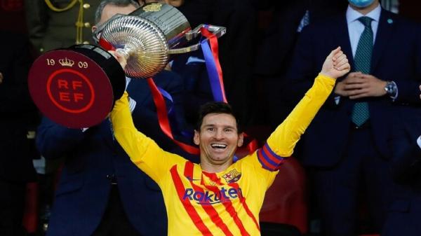 أول تعليق لميسي بعد تتويج فريقه برشلونة بكأس إسبانيا
