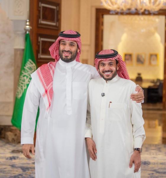 الإعلامي الذي حاور ابن سلمان في المقابلة الأخيرة  يكشف عن مفاجأة ولي العهد له بعد المقابلة