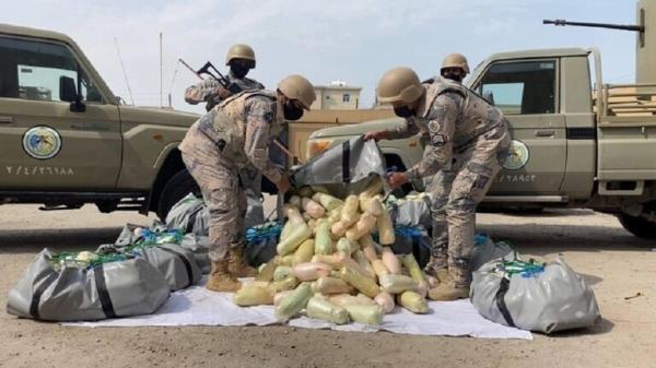 بينهم 3سعوديين و14يمني ..حرس الحدود السعودي يحبط تهريب 802 كغم من الحشيش و25.4 طن من "القات"