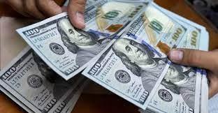 أسعار صرف العملات في صنعاء وعدن ليومنا هذا الثلاثاء وسط اجتياز الدولار عتبة ال900ريال
