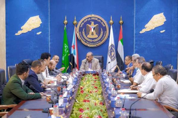  عيدروس الزُبيدي: الإنتقالي سيتخذ "موقفاً حازماً وحاسماً" لتأمين الاحتياجات الأساسية للمحافظات الجنوبية 