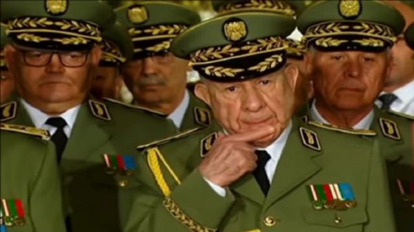 تنزيل رتبة مدير مخابرات من من جنرال إلى جندي في هذا البلد العربي لهذا السبب!