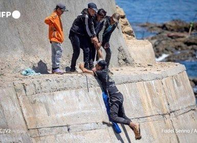 جمعية حقوقية تتهم السطات الإسبانية بمخالفة القانون الدولي وترحيل لاجئين "يمنيين" بينهم أطفال