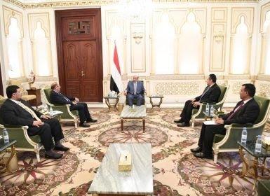 عقب إشاعة خبر وفاته..هادي يجتمع يقياداته ويوجه باتخاذ هذه الاجراءات 