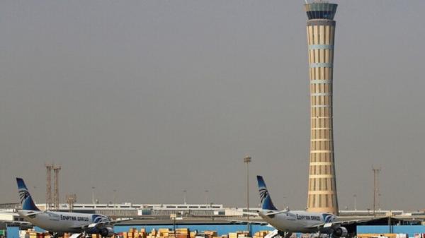 وفاة راكب يمني قبل هبوط طائرته بمطار القاهرة