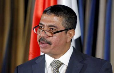 بحاح يؤدي اليمين الدستورية نائبا للرئيس أمام هادي الاثنين في الرياض