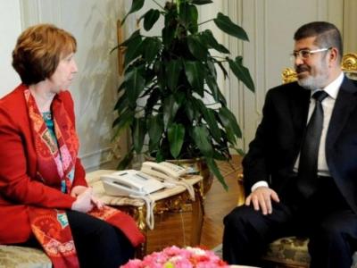 مرسي يتابع الأحداث 