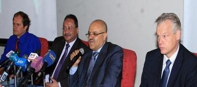  وزير الخدمة المدنية : ينتقد سياسات الدولة في إدارة الموارد البشرية والمالية