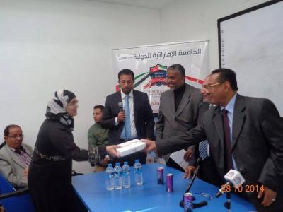 جهاز آيباد لكل طالب..الجامعة الإماراتية الدولية تنفذ المرحلة الثانية من توزيع أجهزة الآيباد على طلابها