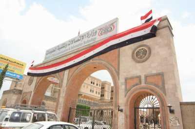 وزير الاتصالات يكرم الرعيل الأول من موظفي الوزارة