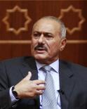 تظاهرات معارضة واخرى مؤيدة للرئيس اليمني اليوم الجمعة .. والشباب يطالبون بنظام جديد وتشييع 41 شخص من انصار الأحمر