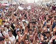 مسيرات في مدينة تعز تنديدا بالقصف وتأييدا للمجلس الإنتقالي 