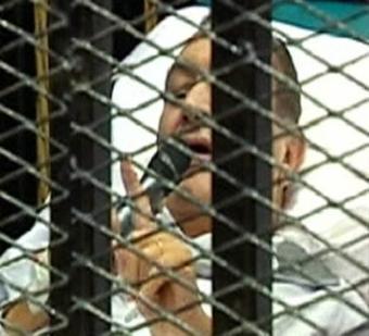 أطباء نفسيون: مبارك يشعر بالهزيمة ولا يعانى من الاكتئاب 